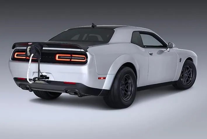 Dodge-Challenger-SRT-Demon-170-Parachute