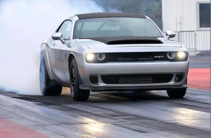 Dodge-Challenger-SRT-Demon-170-burnout