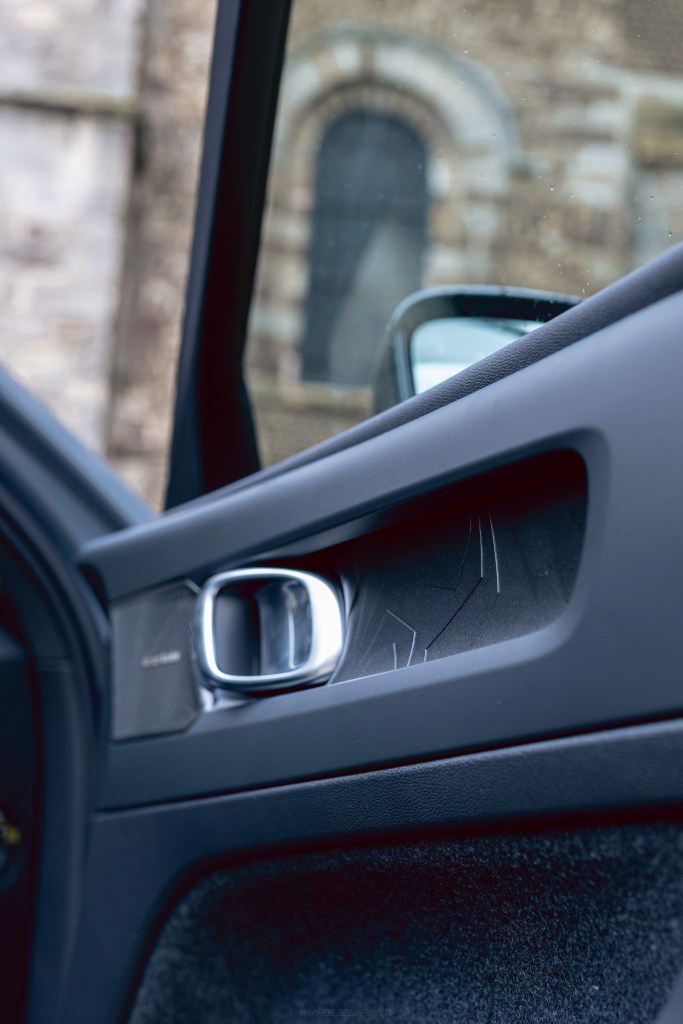 Volvo-C40-Recharge-détail-Origin