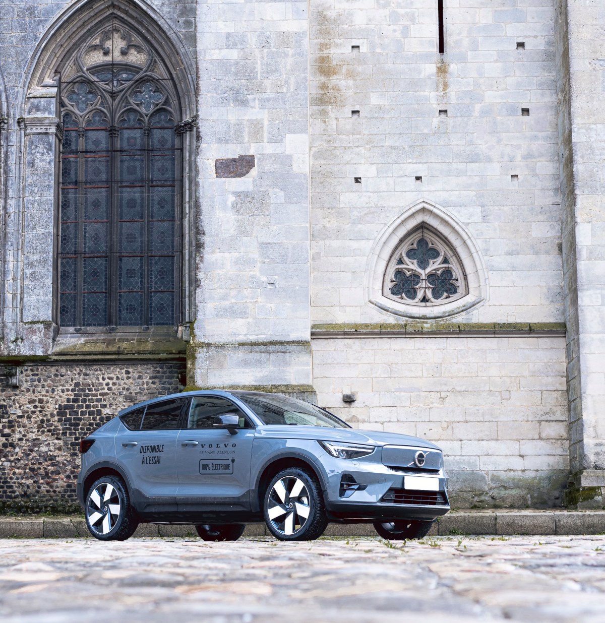 Volvo-C40-Recharge-trois-quart-avant