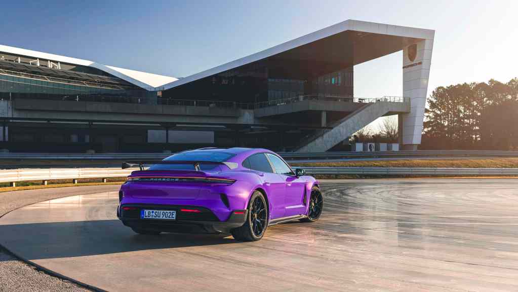Porsche Taycan Turbo GT arrière
