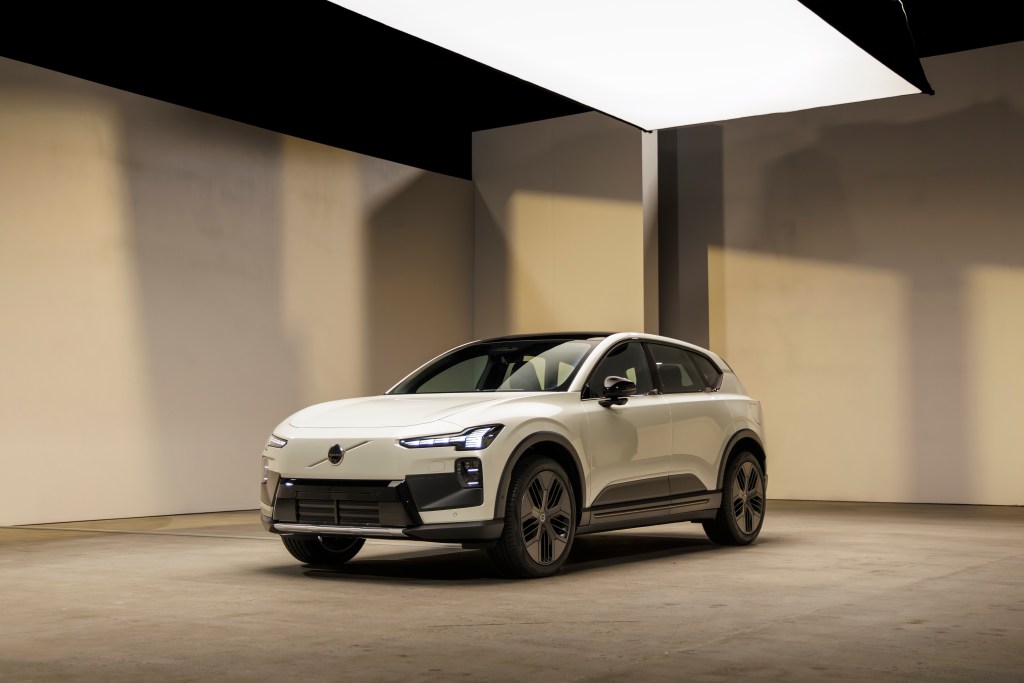 Volvo EX60 Cross Country