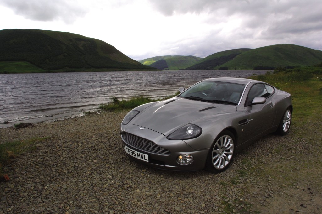 Aston Martin V12 Vanquish